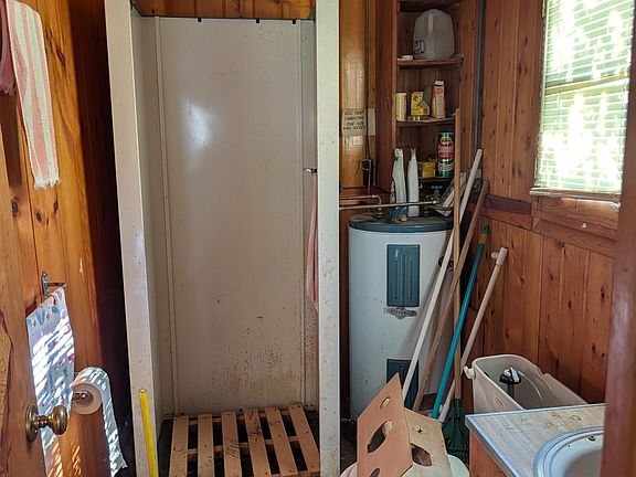 5th image of 10401 Washington St