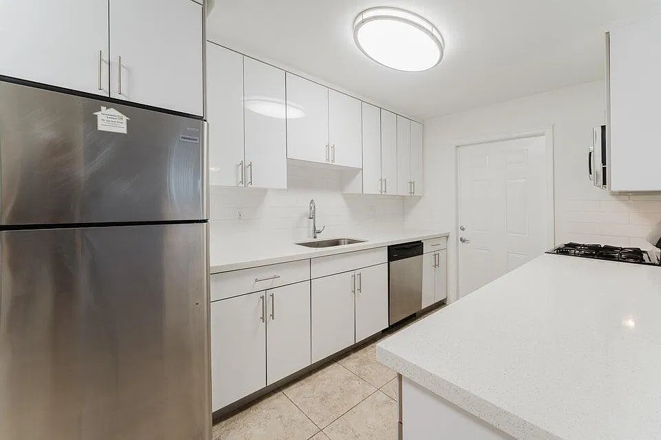 601 SW 2nd Ave — Photo 3