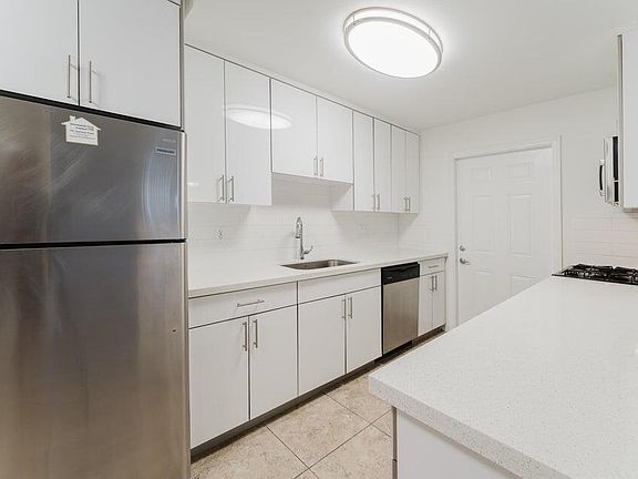 3rd image of 601 SW 2nd Ave