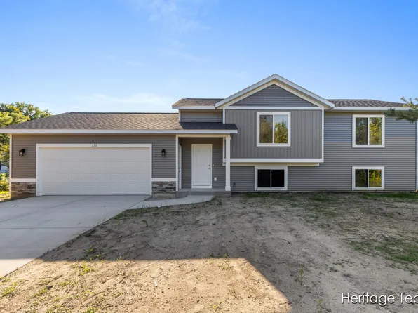 252 15th St, Otsego, MI 49078