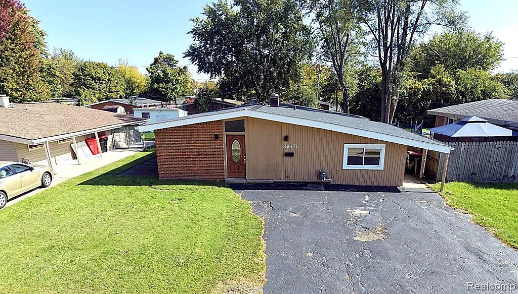 5 bed, 1931 sqft, $2,200 — Photo 1