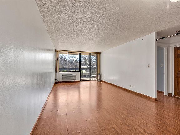 3rd image of 15038 Union Tpke APT 2H