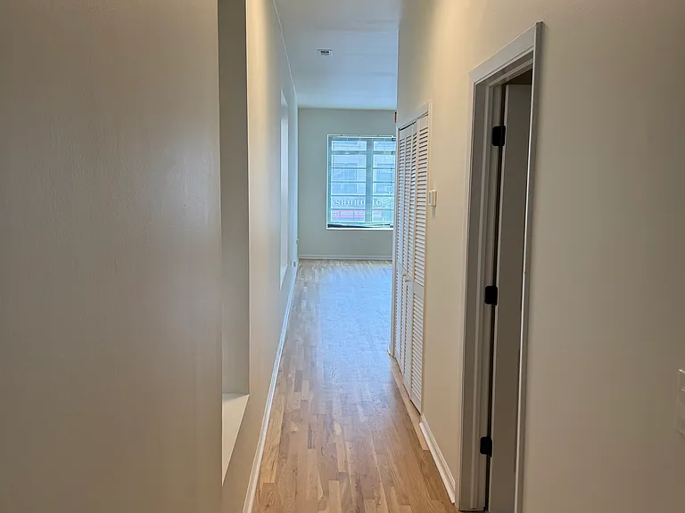2108 W Division St #2F — Photo 2