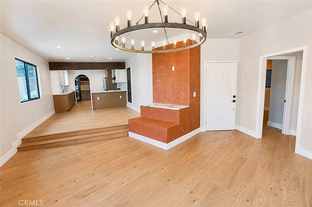 2 bed, 1400 sqft, $6,500 — Photo 2