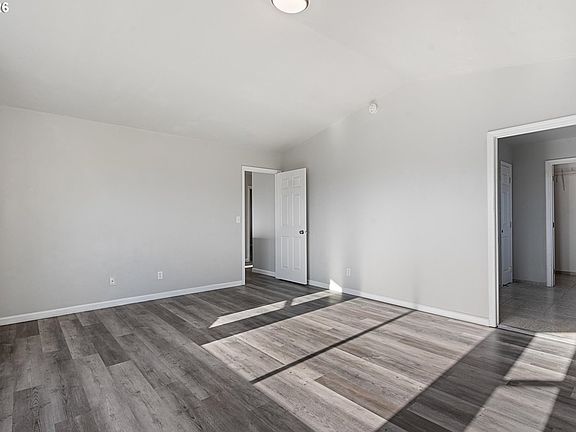 5th image of 639 E Browning Ave
