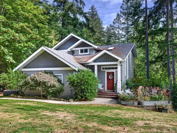 135 Pine Pl, Saltspring Island, BC V8K 2N4