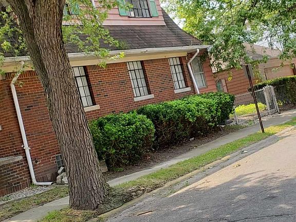 2nd image of 1506 Fort Park Blvd