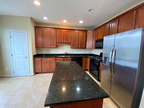 4th image of 258 Woodstream Blvd