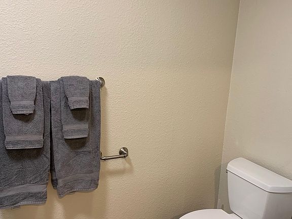 5th image of 202 E Lake Ave APT 203