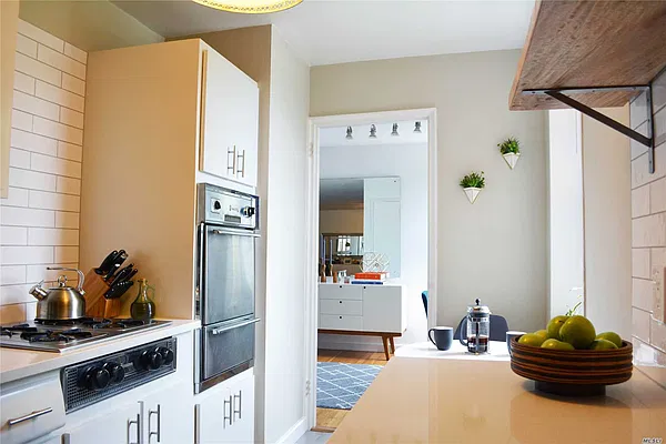 Sold by Daniel Gale Sotheby's International Realty | media 14