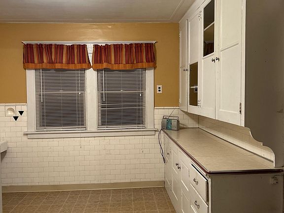 4th image of 311 Sterling Ave #3