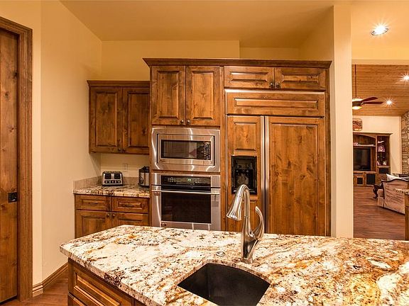 5th image of 703 N Redbud Cir
