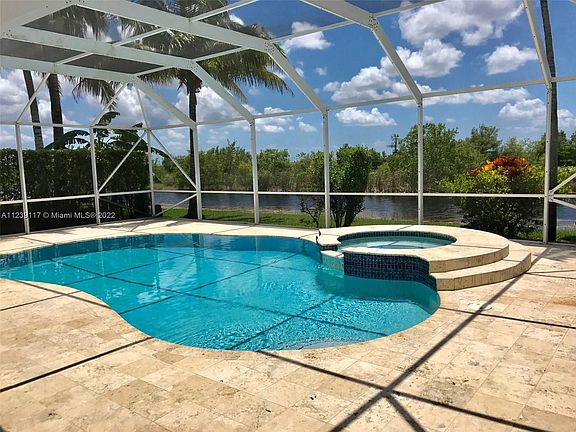 2nd image of 990 Lavender Cir