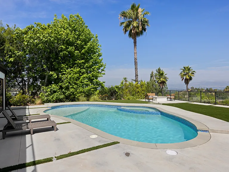 18101 Green Meadow Dr — Photo 14