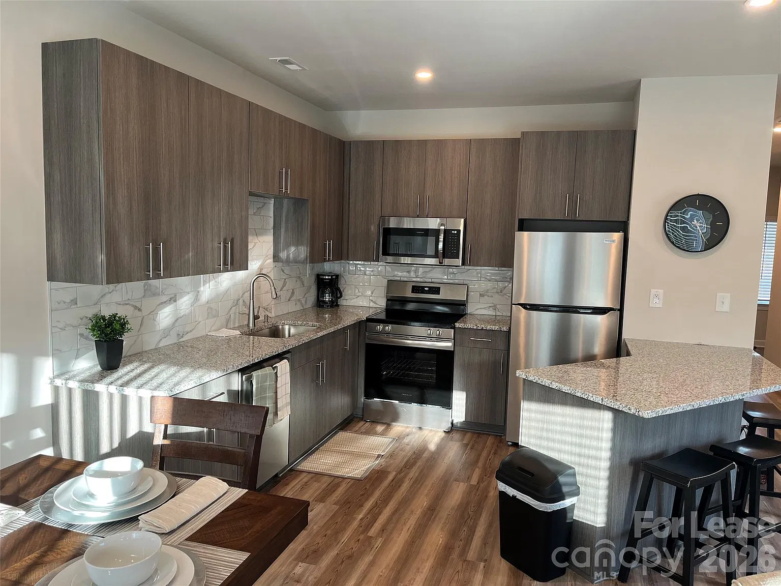 3 bed, 2.5 bath, 1412 sqft, $1,795 — Photo 3