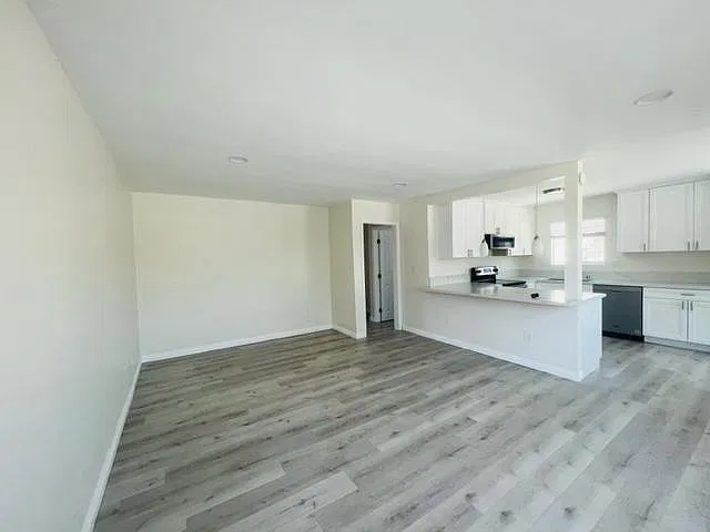 2 bed, 750 sqft, $3,350 — Photo 2