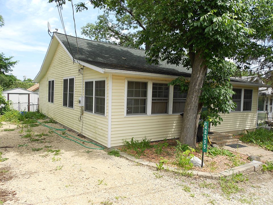1st image of 42355 N Poplar St