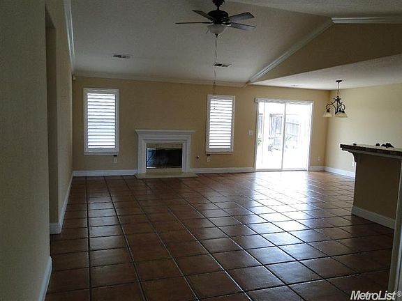 2nd image of 1840 Dove Ct