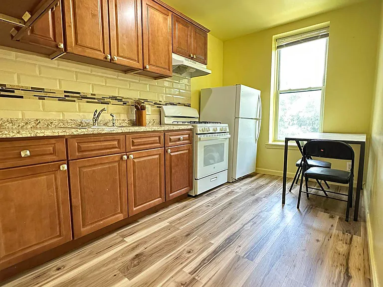 1189 Halsey St #2 — Photo 8
