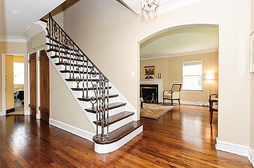 4th image of 1042 N Forest Ave