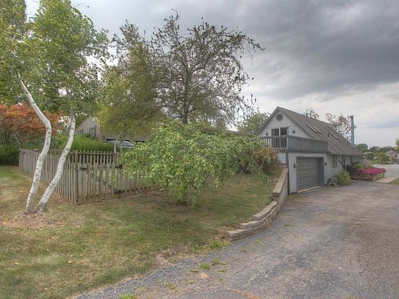 3rd image of 1050 E Choctaw Dr