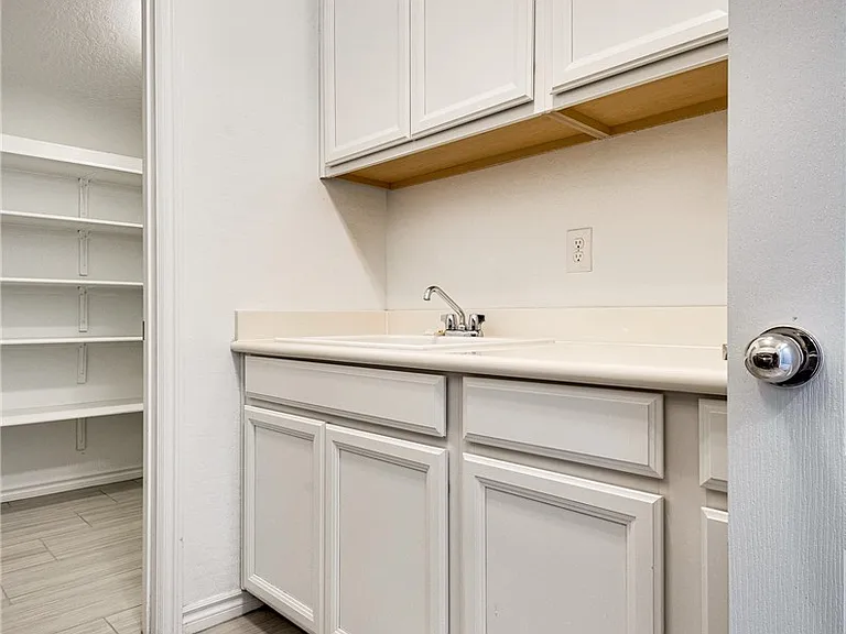 12321 Silvana St — Photo 37