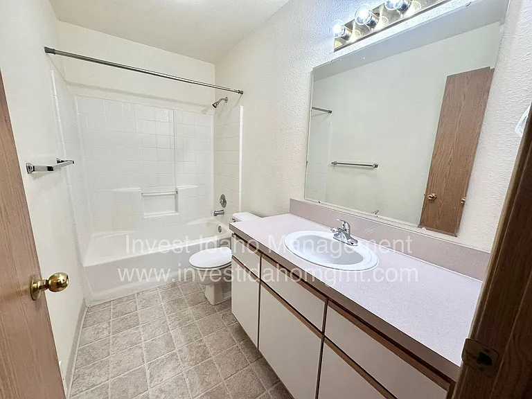 1682 Barlow — Photo 11