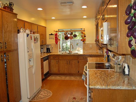 3rd image of 4821 Tanglewood Ln