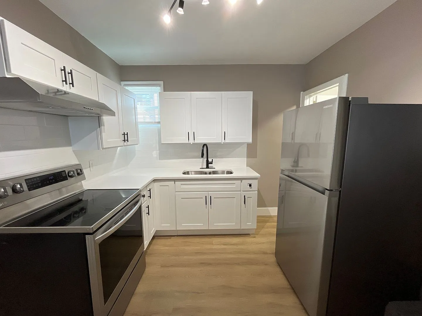 Fully Renovated and Modern 3-Bedroom, 1-Bathroom Rental Home in Center City Allentown, — Photo 3