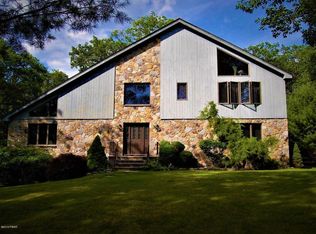 190 Oak Ridge Dr, Milford, PA 18337