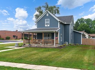 702 E Walnut St, Chalmers, IN 47929