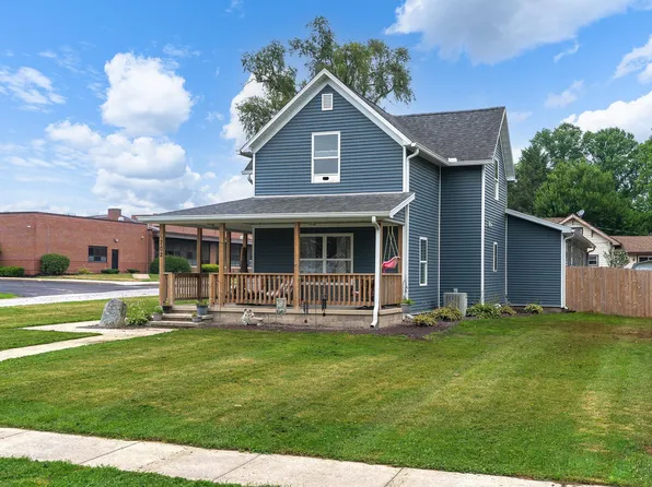 702 E Walnut St, Chalmers, IN 47929