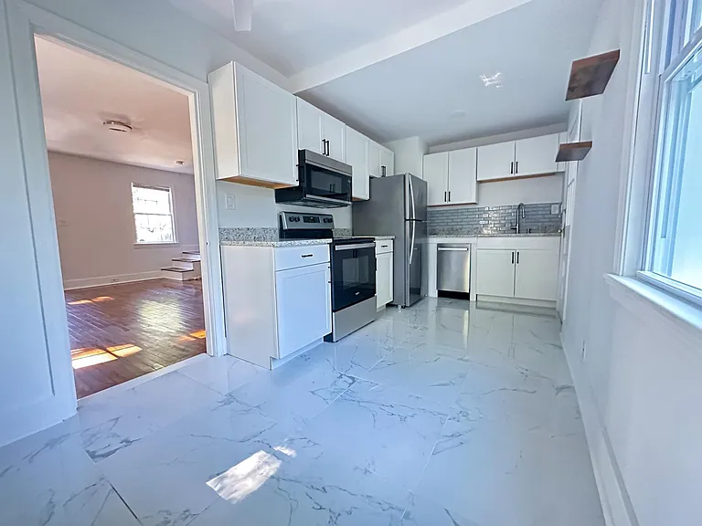 3136 Lakewood Ave — Photo 4