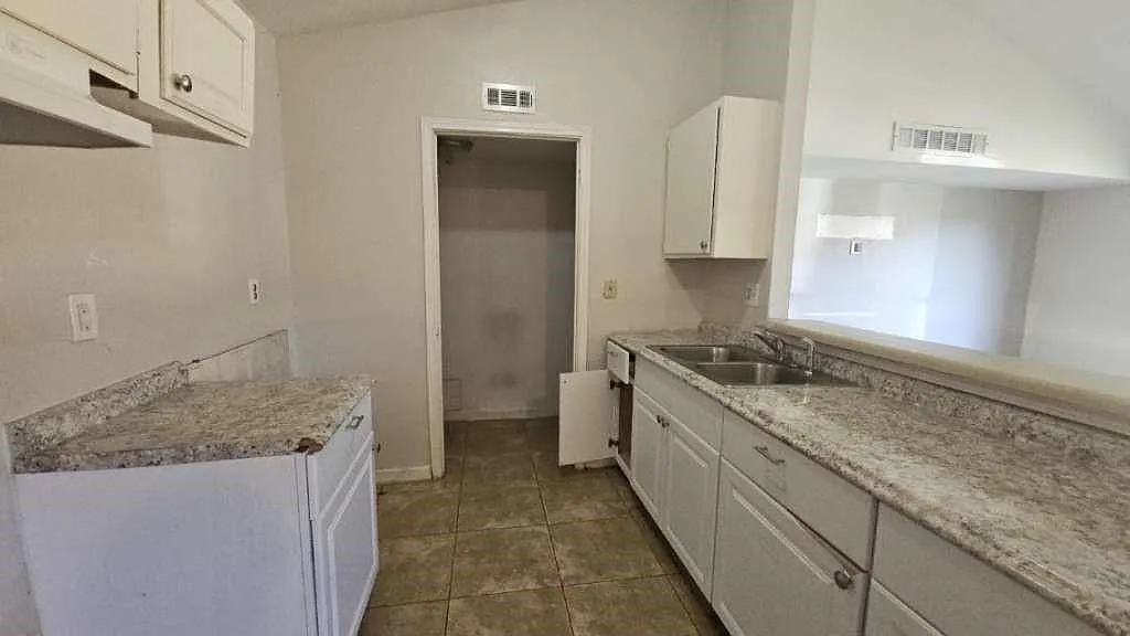 2 bed, 1.0 bath, 1004 sqft, $1,499 — Photo 4