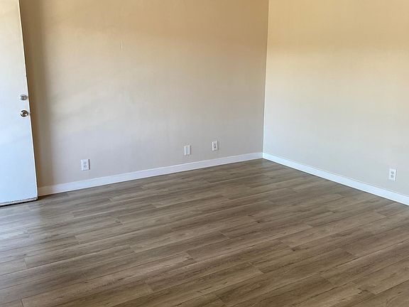 2nd image of 976 W 46th St APT 1