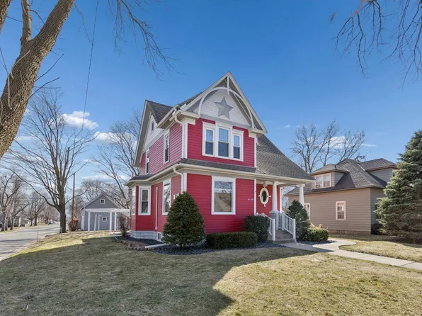 241 E 1st St, Waconia, MN 55387