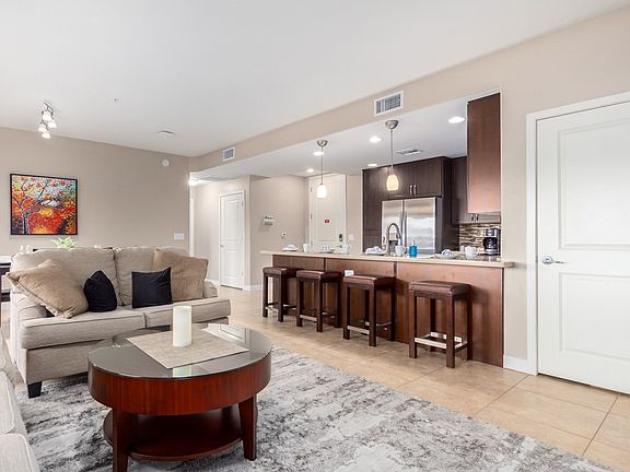 Living room/kitchen