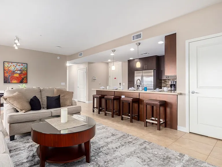 Living room/kitchen