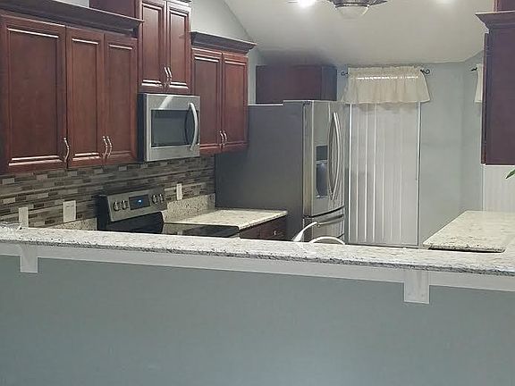 5th image of 389 S Oak Haven Dr