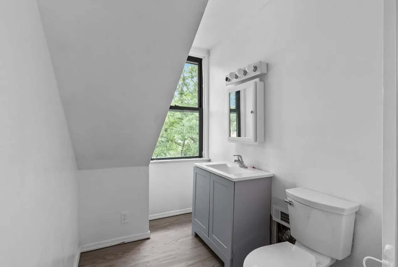 2 bed, 925 sqft, $1,200 — Photo 4