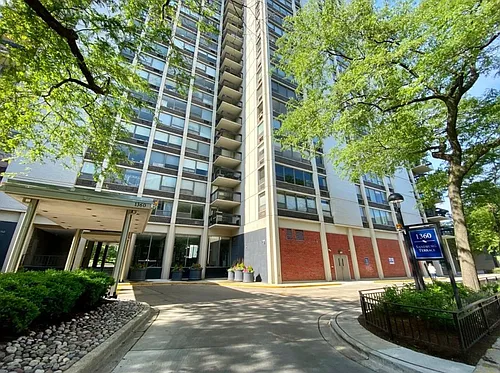 1360 N Sandburg Ter Photo 1