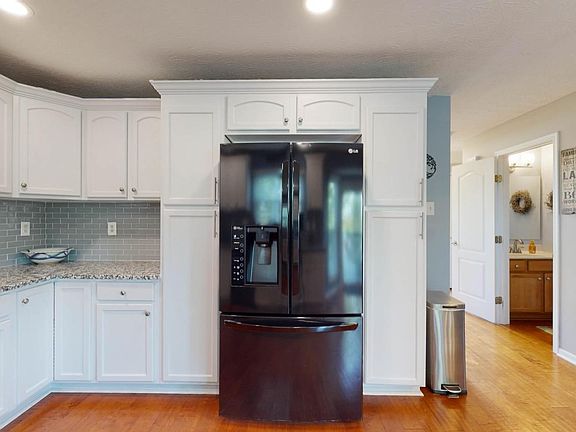 4th image of 2679 Leslie Lee Ct