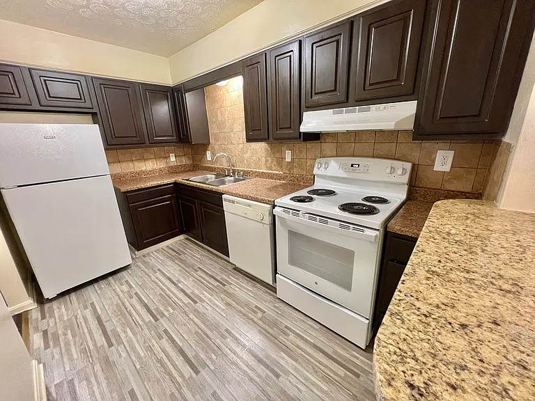 Countrybrook Apartments — Photo 31