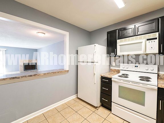 3rd image of 2 Meredith Ct #D