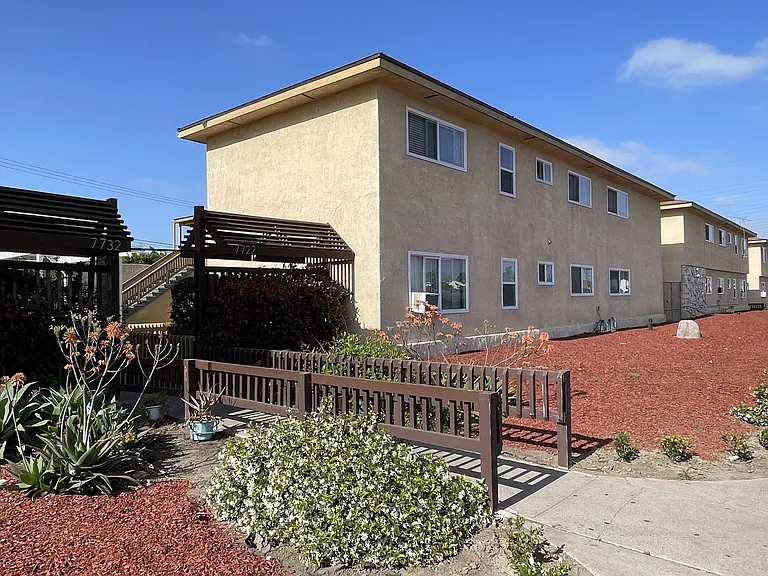 7732 Chapman Ave #4 — Photo 42