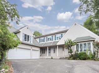 860 Pascack Rd, Paramus, NJ 07652