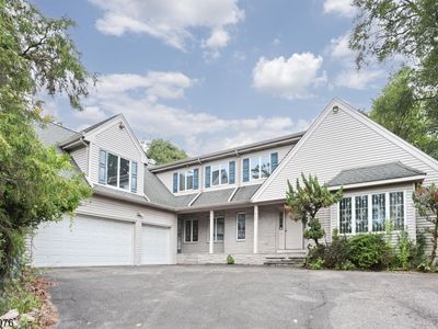 860 Pascack Rd, Paramus, NJ, 07652