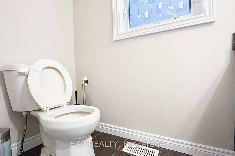 Kitchener House for rent - 4 Bedrooms — photo 11