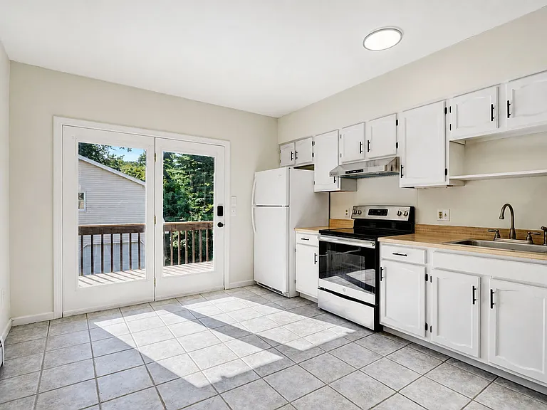 117 Highland Ave — Photo 12