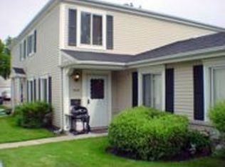 1043 Cove Dr, Prospect Heights, IL 60070
